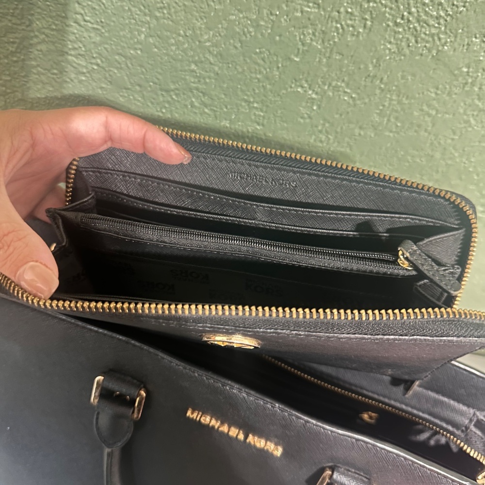 Michael Kors Purse and wallet - Picture 3 of 3
